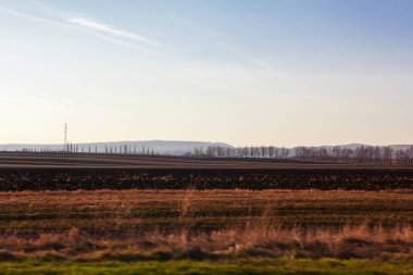 ilkbaharda tarımsal sürülmüş alan 