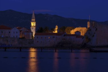 Gece Budva eski şehir
