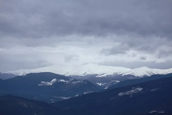 Montañas Con Picos Nevados Invierno —  Fotos de Stock