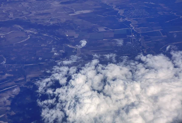 Πετώντας Κοντά Στα Σύννεφα Στον Ουρανό — Φωτογραφία Αρχείου