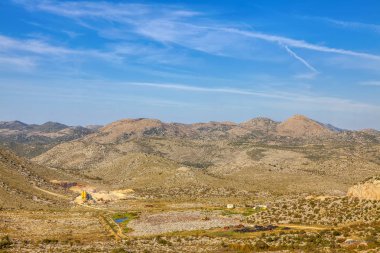 dağlarda taş ocağı , yaz manzara 