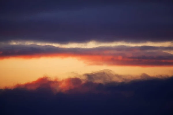 Сині Червоні Хмари Ввечері — стокове фото