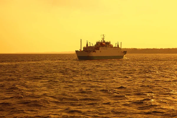 デンマークからスウェーデンへの北海海峡を横断するフェリーボート — ストック写真