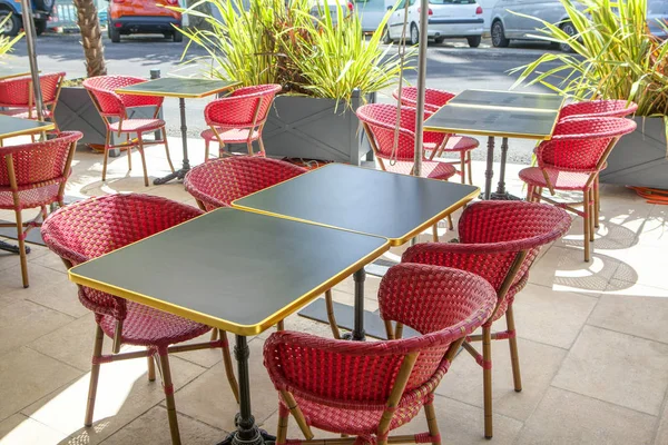 Terraço Verão Com Cadeiras Vermelhas — Fotografia de Stock