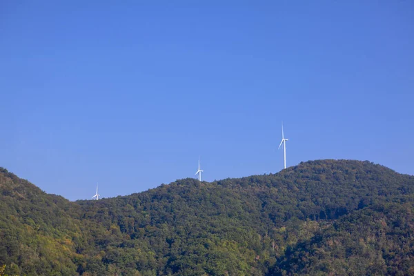 Wind Turbines Green Mountain — Stock Photo, Image