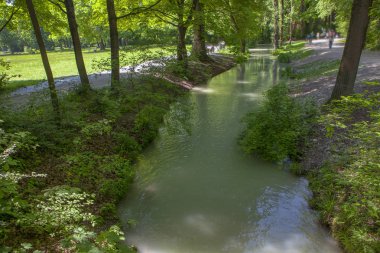 Münih English Garden Eisbach nehri 