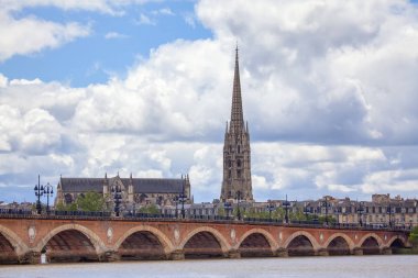 Pont de Pierre, Garonne nehri , Bordeaux Şehri