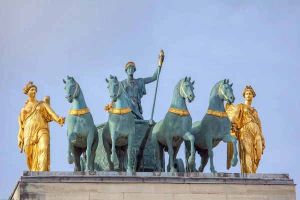 Αγάλματα Του Κάρρουσελ Αψίδα Του Θριάμβου Στο Παρίσι — Φωτογραφία Αρχείου