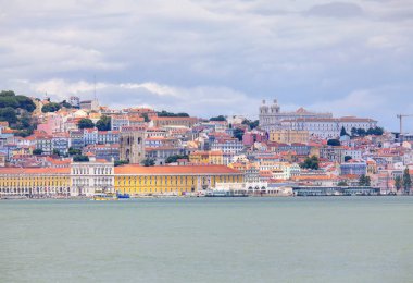 Lizbon şehrinin panoraması , Tagus nehri manzarası 