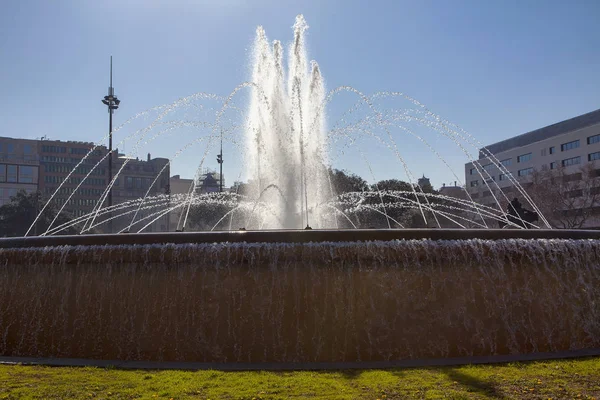 Szökőkút Placa Catalunya Barcelonában — Stock Fotó