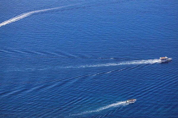 Motorbåtar Segling Det Blå Havet Utsikt Från Höjden — Stockfoto