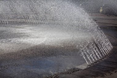 Münih Karlsplatz Meydanı'nda Çeşme 