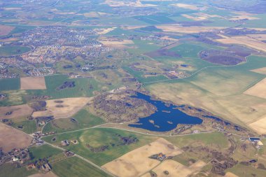 yeşil alanlar üzerinde uçuş 