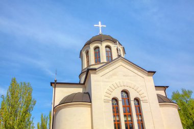 kilise kubbesi üzerinde gümüş haç , Moldova manastır Churchi 