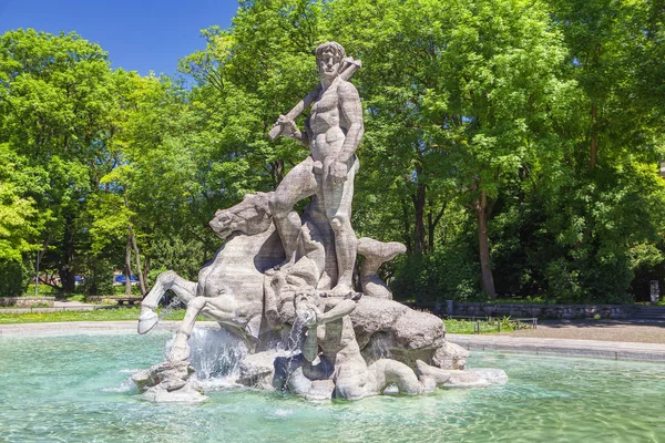 ミュンヘンの古い植物園の海王星噴水 — ストック写真