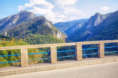 Tara Köprüsü üzerinde , Balkanlar manzara