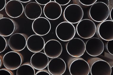  bir arka plan olarak paslı metal borular