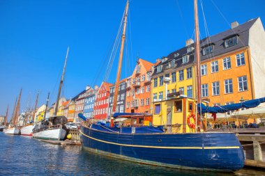 Nyhavn 'da tekneler Kopenhag, Danimarka 
