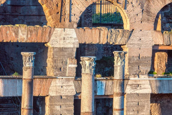 Colunas Antigas Arquitetura Arruinada Roma Itália — Fotografia de Stock