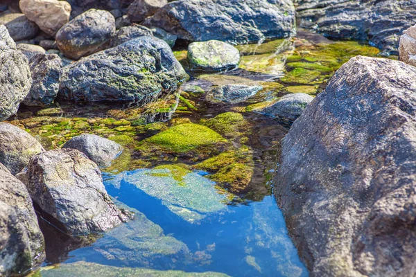 自然海岸岩石的自然图像 — 图库照片