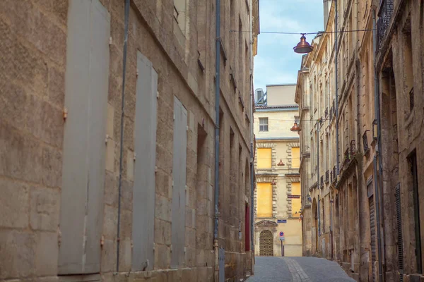法国波尔多老城区的狭窄街道 — 图库照片