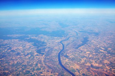 nehir kıvrımı ve alanlarının havadan görünümü