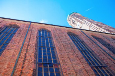 Münih'teki Frauenkirche kilisesinin yan görünümü 