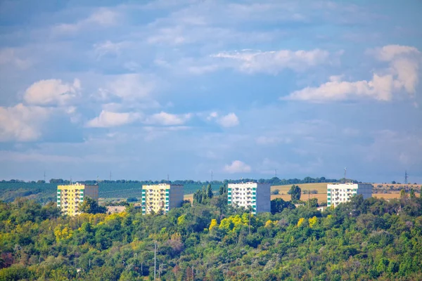 Výšková Stavení Zeleném Městském Parku — Stock fotografie