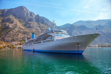 limanda beyaz yolcu gemisi