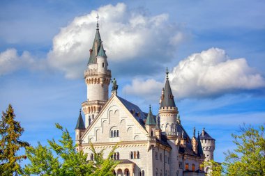 Fussen Bavyera Neuschwanstein Kalesi yan görünümü 