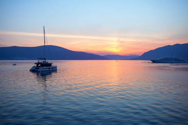 Luxusjacht Segelt Sonnenuntergang — Stockfoto