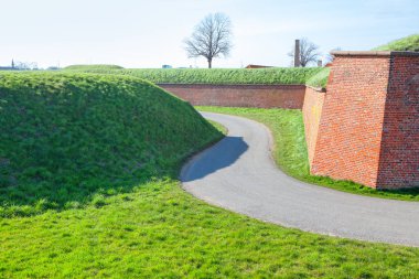 ortaçağ kalesinin tuğla duvar 