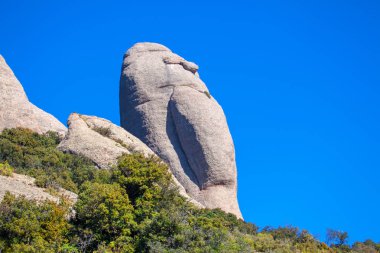 Montserrat dağ zirvesinin alışılmadık formu