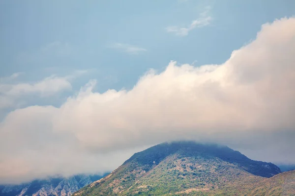 Landschaft Mit Bergen Den Wolken — Stockfoto