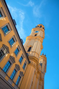 Münih'teki Theatine Kilisesi'nin yan görünümü , Almanya 