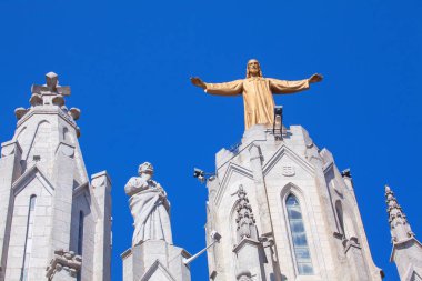 Barselona'da Tibidabo'da İsa Heykeli