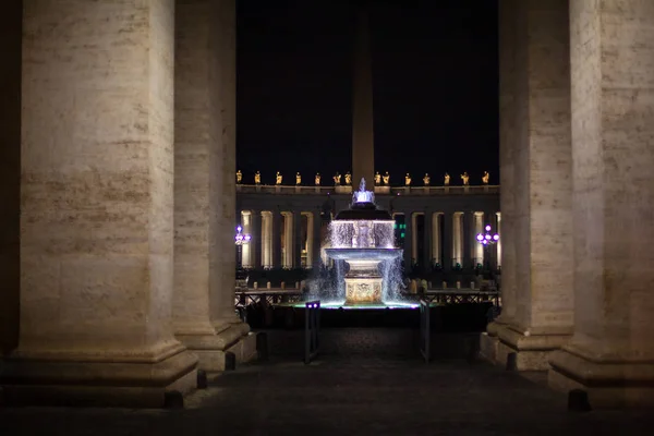 Фонтан Площади Святого Петра Ночью Ватикан — стоковое фото