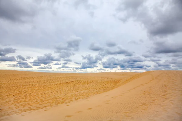 Low Clouds Sandy Beach — Stock Photo, Image