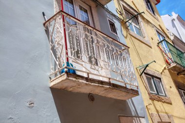 eski şehirde evin dış balkon