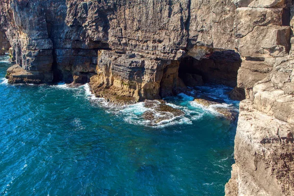 Acantilados Escénicos Cueva Del Océano Atlántico —  Fotos de Stock