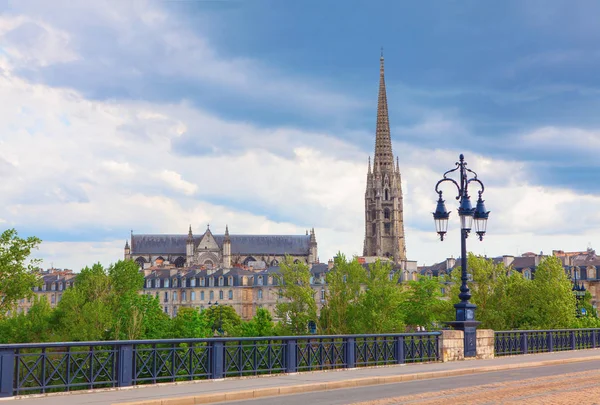 Vista Del Puente Burdeos Con Catedral San Michel Francia —  Fotos de Stock