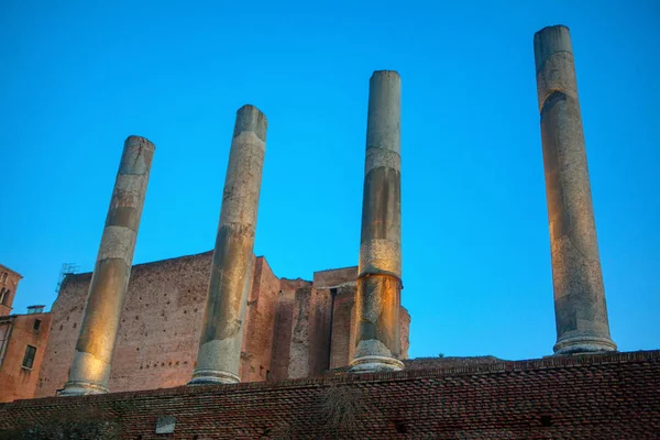 Roma Itália Antigas Colunas Ruínas — Fotografia de Stock