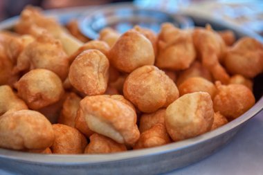 Masada ev yapımı tatlı çörekler 