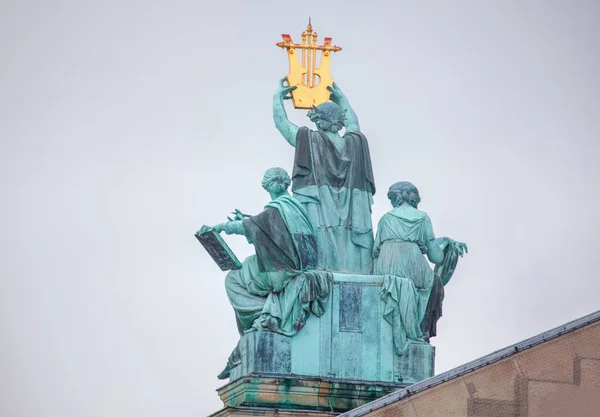 Rzeźba Apolona Szczycie Opery Garnier Paryżu — Zdjęcie stockowe