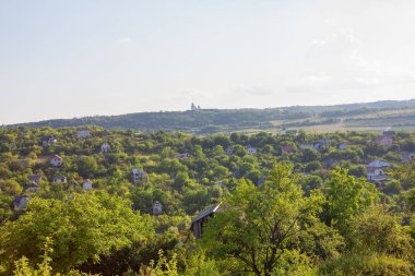 Yazlık kulübelerin manzarası