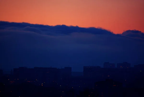 Nubes Azules Oscuras Antes Tormenta Sobre Ciudad — Foto de Stock