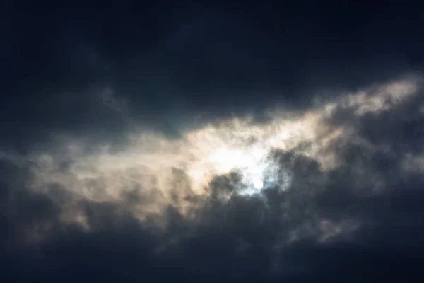 Nuvens Negras Com Sol Céu Dramático — Fotografia de Stock