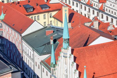 Münih Bavyera 'daki Altes Rathaus' un çatı manzarası 