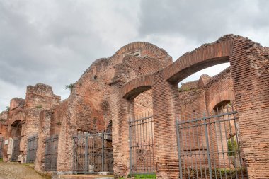 Palatino mimarisi antik yapıyı mahvetti