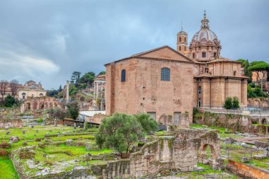 Roma forumu ve kilisesinin manzarası